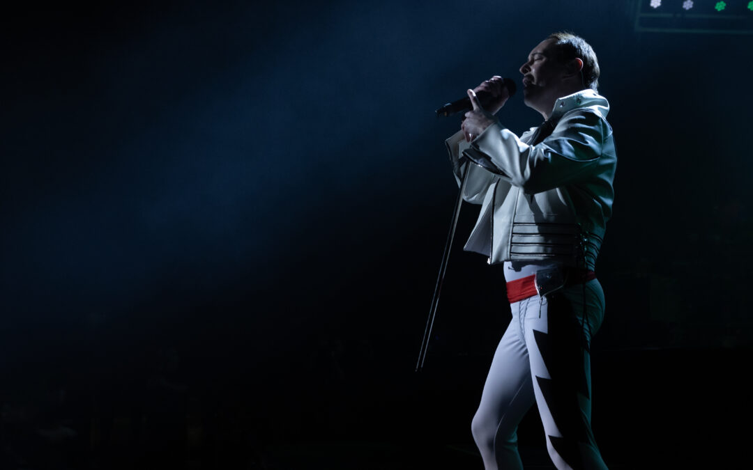 One Night of Queen quand Gary Mullen imite Freddie Mercury
